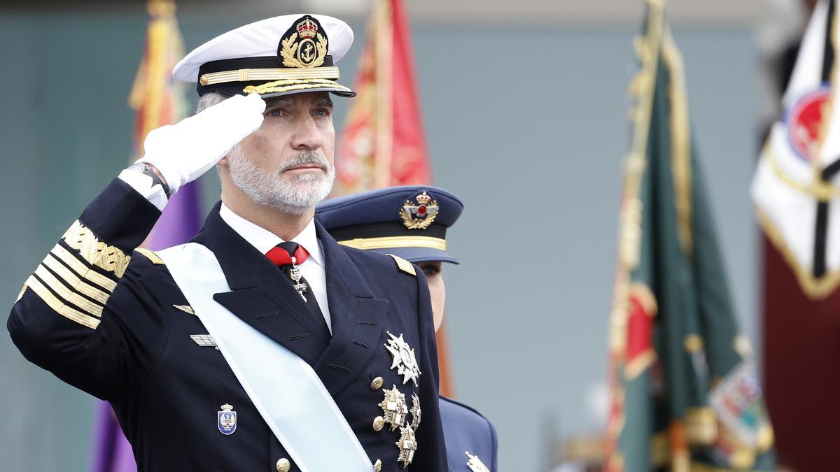 El rey Felipe y la princesa Leonor durante el desfile de las Fuerzas Armadas con motivo de la Fiesta Nacional