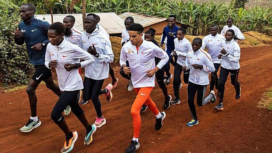 Kipchoge y otros corredores del NN Running Team