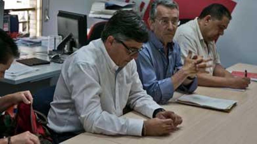 El PSOE de Elche da de baja a más de un centenar de militantes