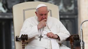 El Papa comença amb exercicis de fisioteràpia i diu l’Àngelus en privat