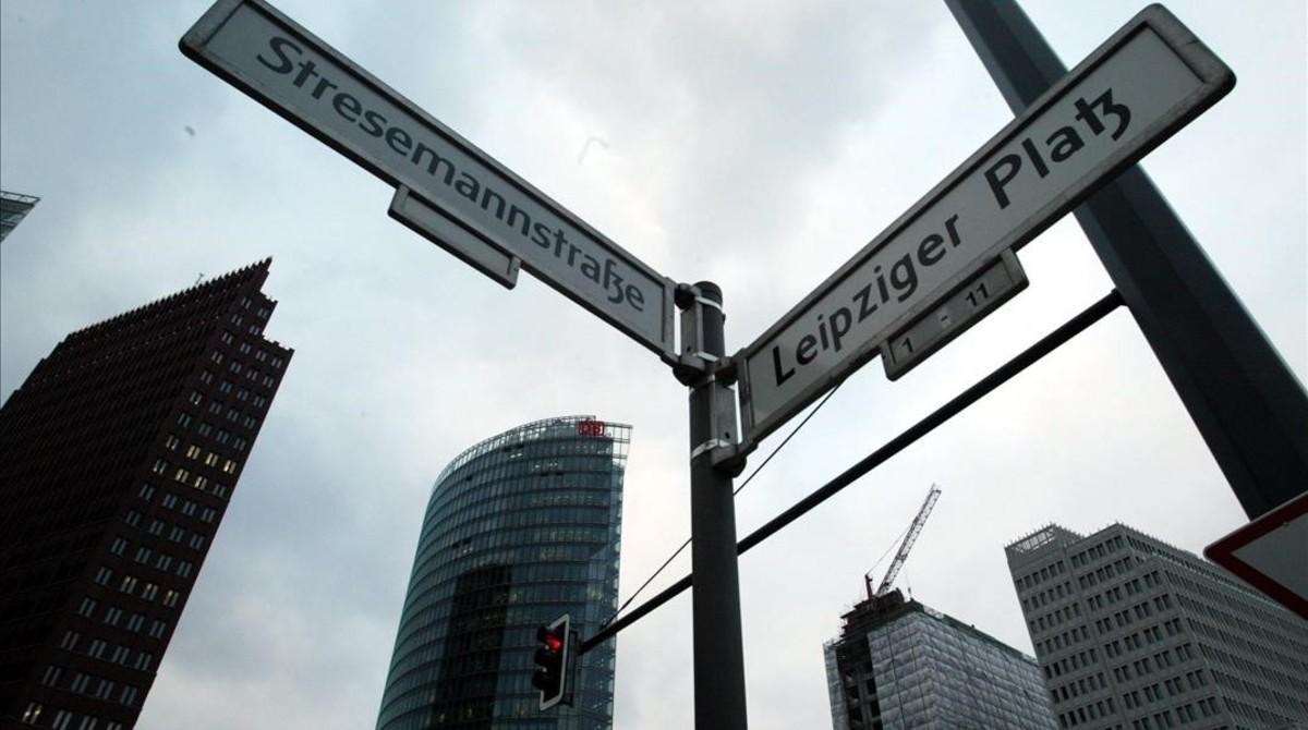 zentauroepp429093 berlin 6 2 2003 postdamerplatz zona de nueva construccion d170310114358 zentauroepp429093 berlin 6 2 2003 postdamerplatz zona de nueva construccion d170310114358