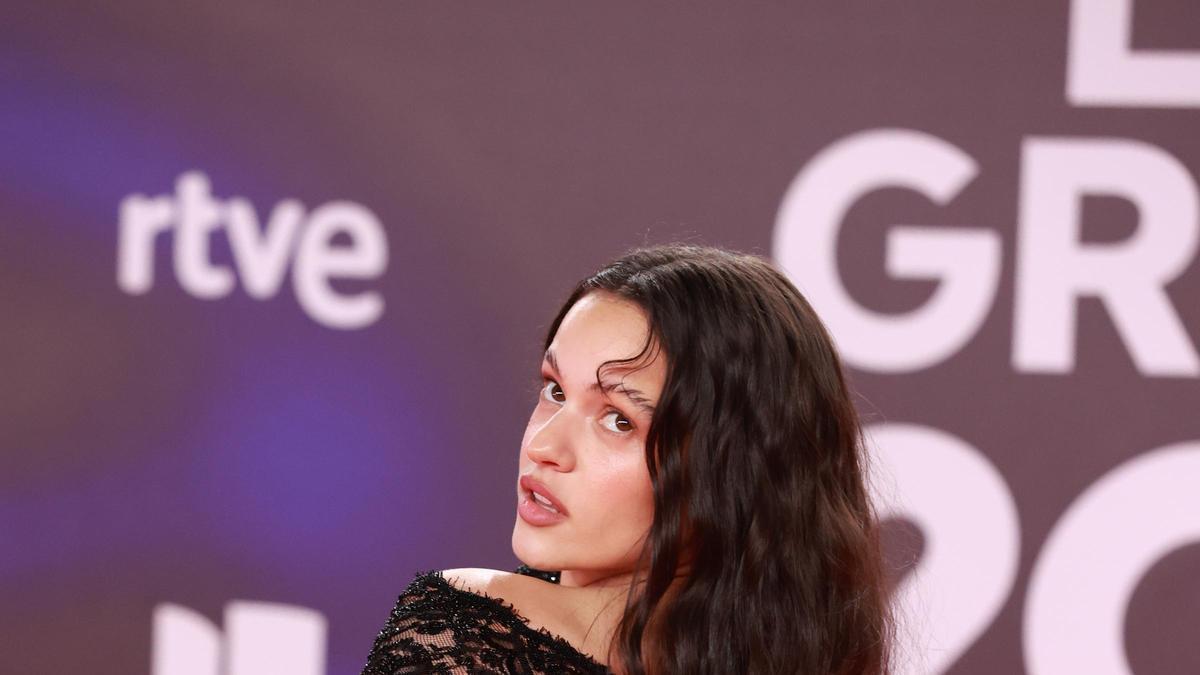 La cantante Rosalía posa durante el photocall previo a la gala de entrega de los Latin Grammy 2023.