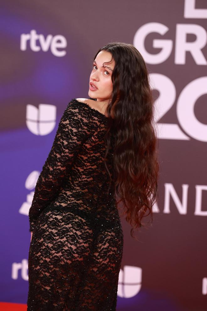 La cantante Rosalía posa durante el photocall previo a la gala de entrega de los Latin Grammy 2023.