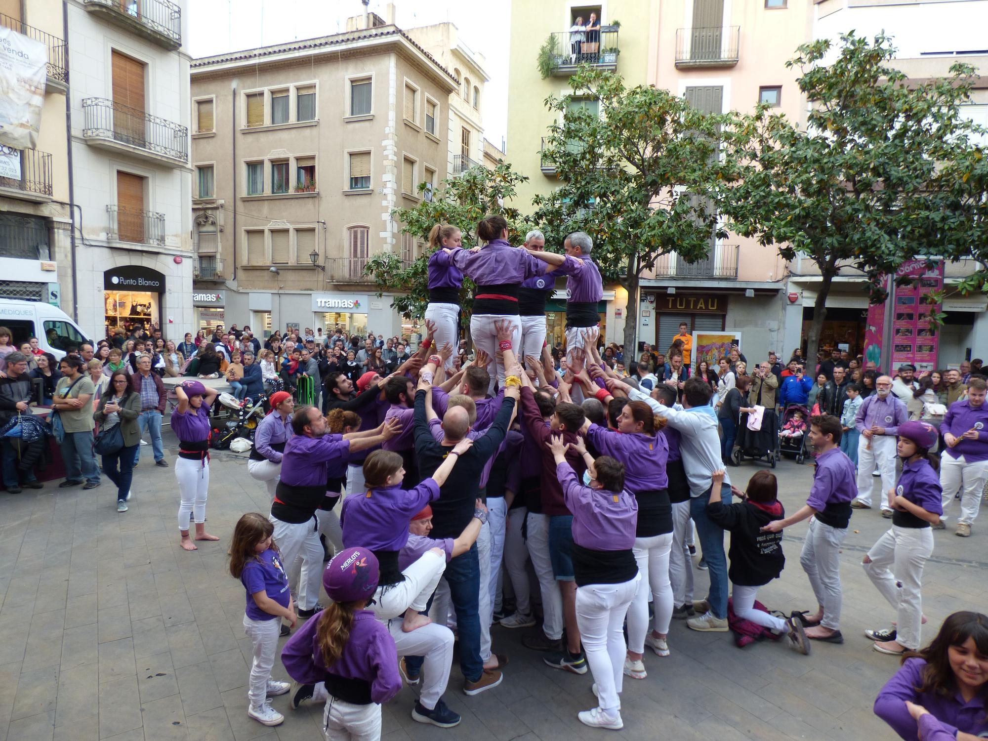 Els castellers de Figueres vesteixen la Monturiola