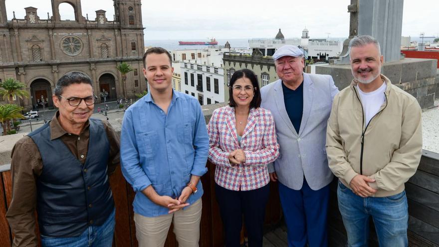 Presentación de la Noche de Boleros, ayer, en la plaza de Santa Ana.