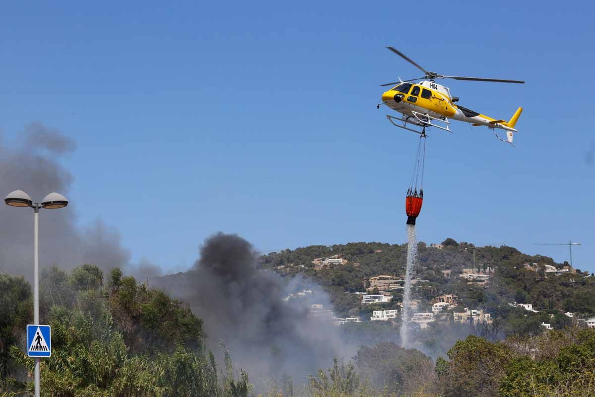 Incendio en una parcela de Ibiza