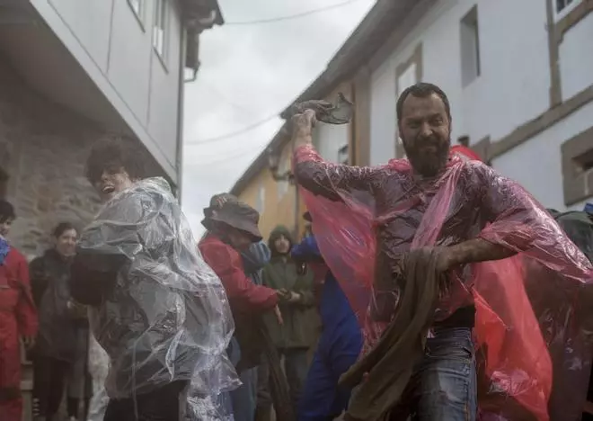 Entroido en Laza 2019 | La farrapada inaugura el Lunes de Carnaval en Laza