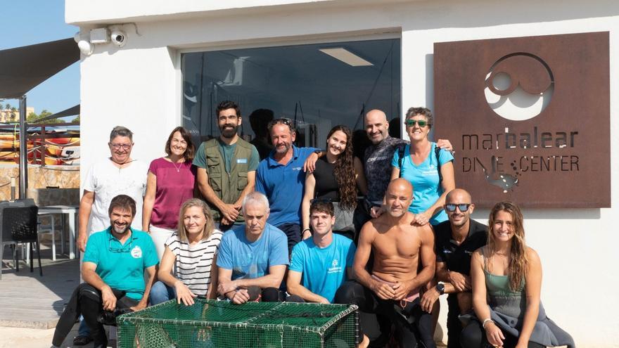 La introducción de una quincena de tiburones en aguas de El Toro (Calvià), en imágenes