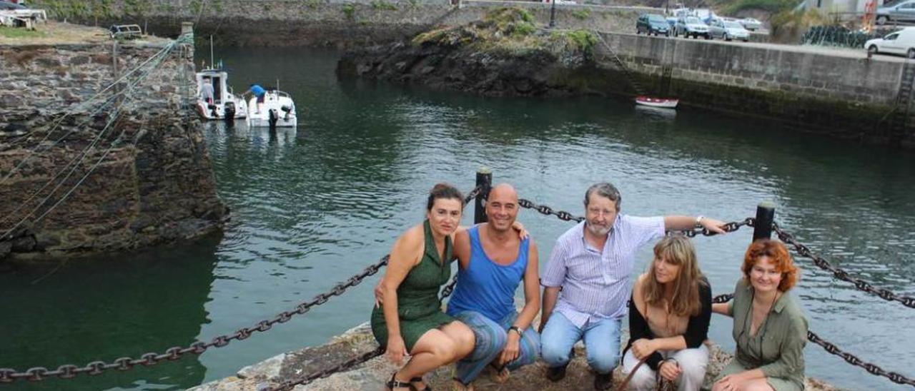 Por la izquierda, Rosa Rico, Luis Calero, Gilso Tellado, Natalia Castro y Rosa Bernárdez, en Viavélez.