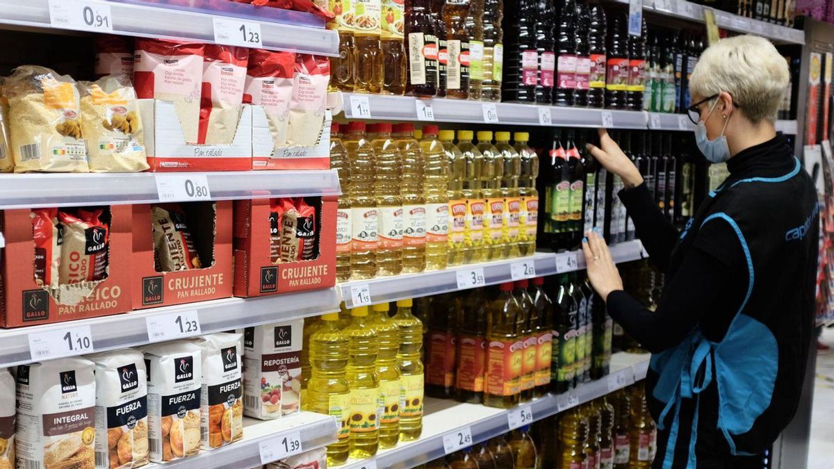 Una mujer en un supermercado. |