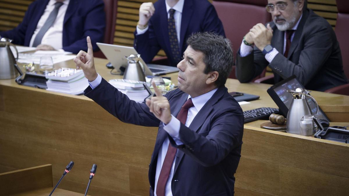 El 'president' de la Generalitat, Carlos Mazón, interviene en la sesión de control, este jueves.