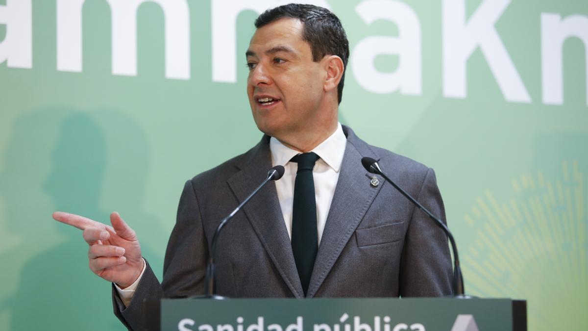 El presidente de la Junta de Andalucía, Juanma Moreno, inaugura el primer ’Gammaknife’ de la sanidad pública española.