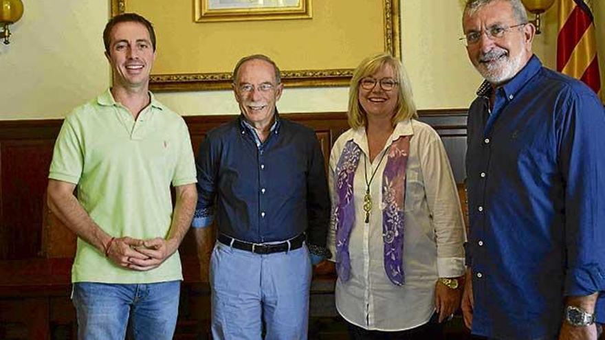 Galmés, Vidal Ferrando, Vicens y Rigo, en el consistorio.