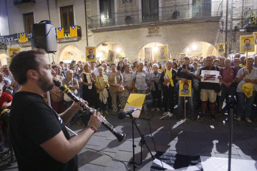 Cent dilluns reclamant la llibertat dels polítics presos a la plaça del Vi