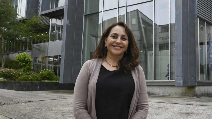 La investigadora
Silvia Penuela,
en su visita al CINBIO
de Vigo.
| Pablo H. Gamarra