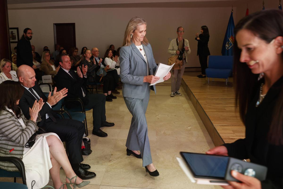La Infanta Elena visita Oviedo y rompe una lanza en defensa de los pueblos de Asturias