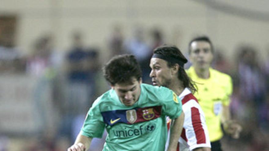Ujfalusi, sancionado con dos partidos por agredir a Messi