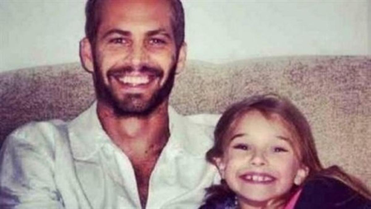 Meadow amb el seu pare, Paul Walker, en una foto que la noia ha penjat al seu compte de Facebook. Meadow amb el seu pare, Paul Walker, en una foto que la noia ha penjat al seu compte de Facebook.