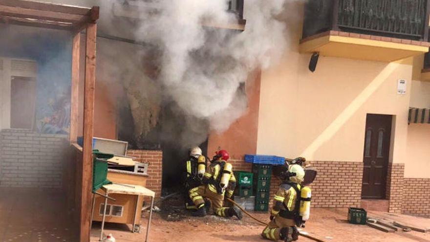 Incendio en un almacen en Antigua