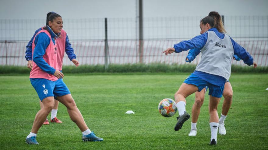 Martín-Prieto y Pisco, durante un entrenamiento en la Ciudad Deportiva Javier Pérez.