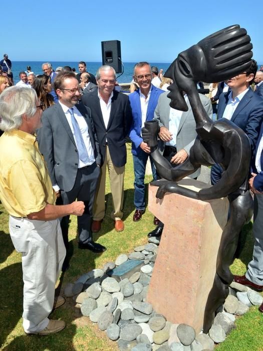 MONUMENTO BARES JAIME URRUTIA MELONERAS COCA COLA