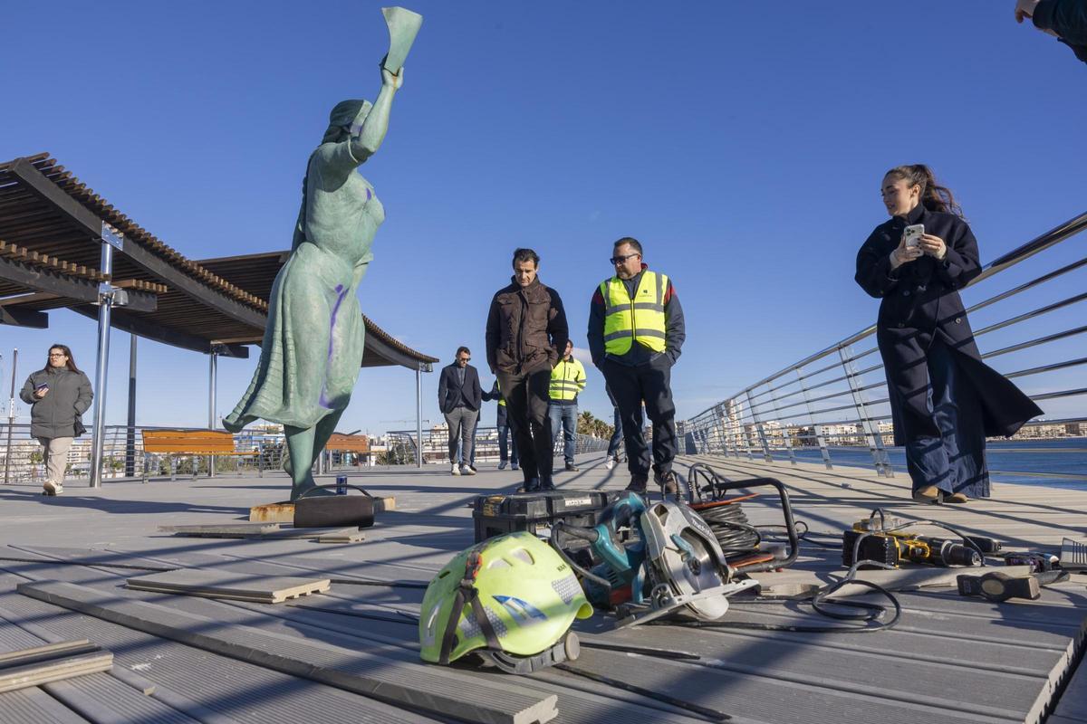 Torrevieja reabre un primer tramo del dique de Levante