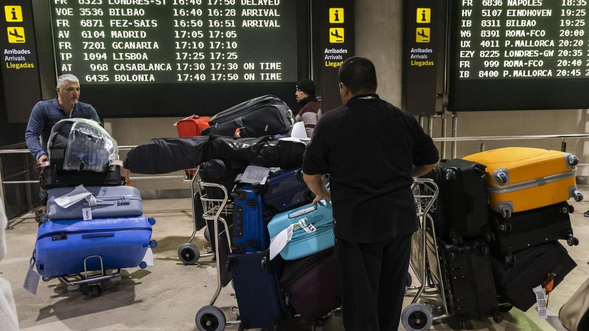 Pasajeros aeropuerto de Valencia, en una imagen de archivo.