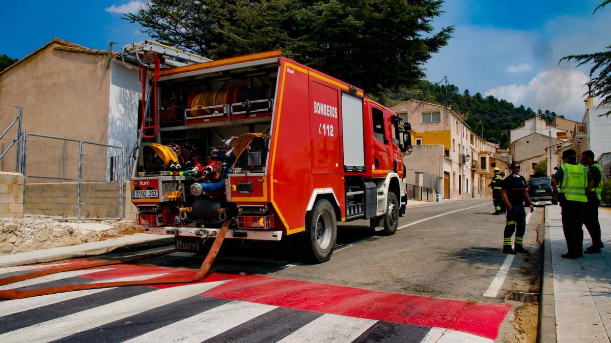 Un camión de bomberos en Benimassot, esta semana.