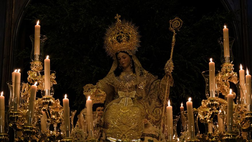 Málaga corona en la calle a la Divina Pastora