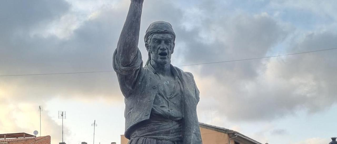 Escultura que recorda en Catadau a Josep Bisbal de &quot;Jeroni&quot;.