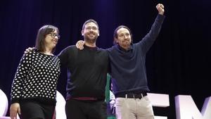 La nueva líder de Podem, Noelia Bail, junto a Albano Dante Fachin y Pablo Iglesias.