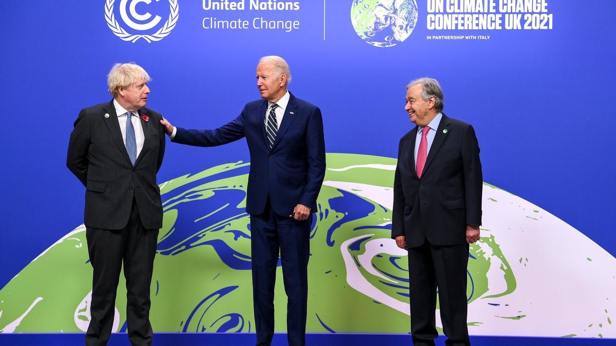 El secretario general de la ONU, Antonio Guterres, junto con el presidente de Estados Unidos, Joe Biden, y el primer ministro británico, Boris Johnson.