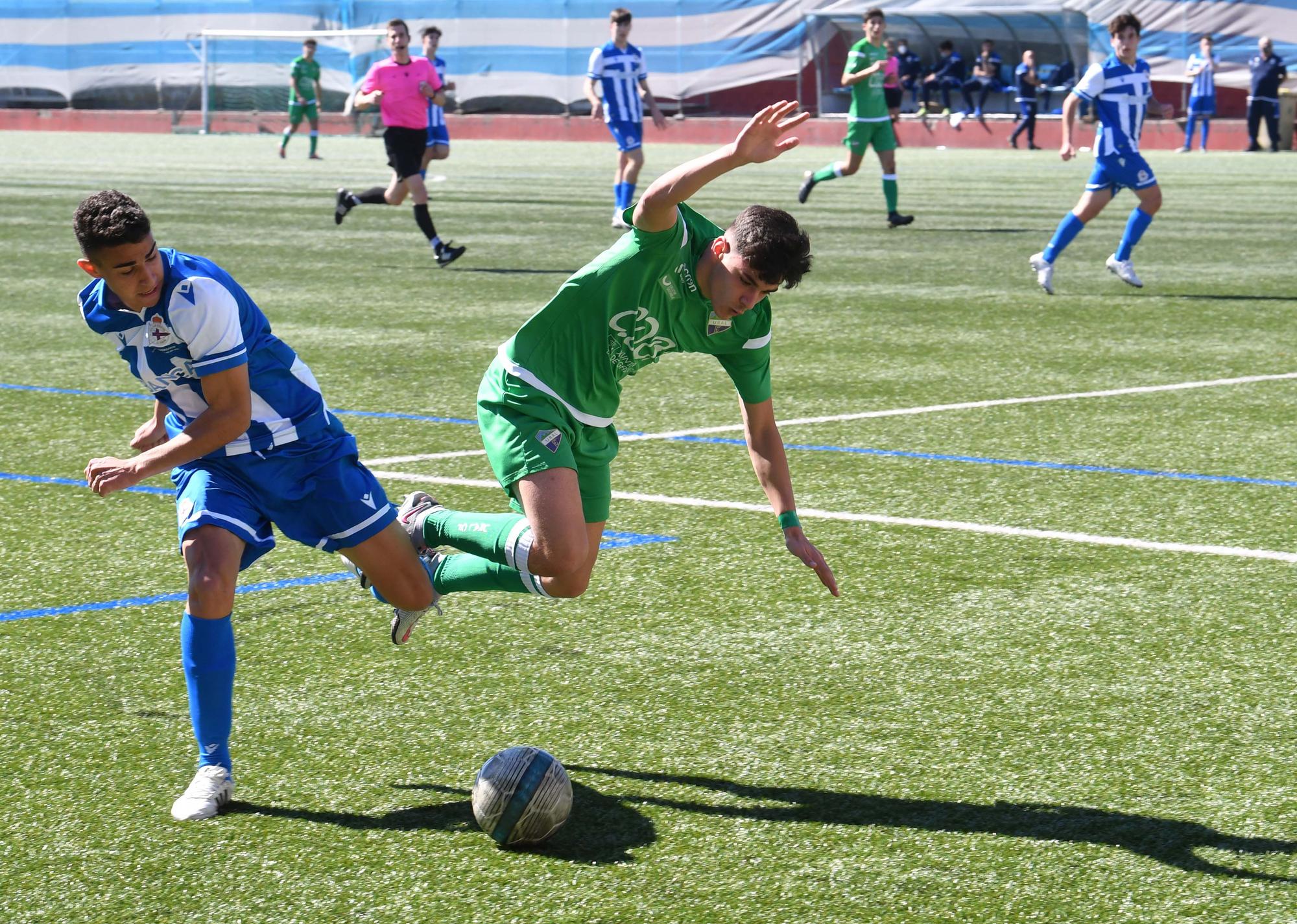 El Dépor juvenil le gana 0-2 al Calasanz y se impone en la fase gallega de la División de Honor