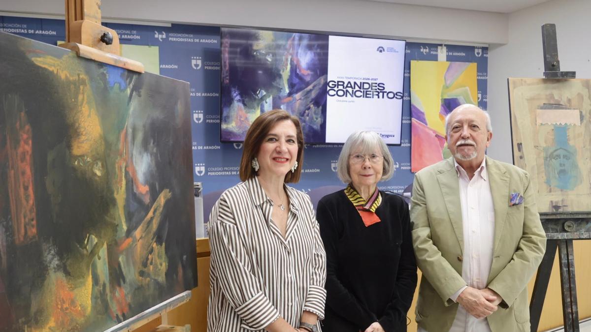 Sara Fernández, Julia Dorado y Miguen Ángel Tapia, este viernes en el Centro de Prensa de Zaragoza.