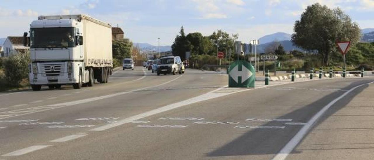 La diputación riñe a Fomento por no suprimir un punto negro de la red viaria de Gandia