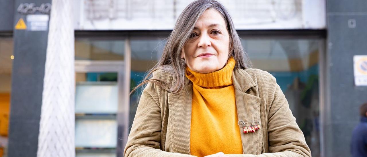 Olga Merino, ante la antigua redacción de ’El Periódico’, este mes.