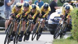 L’equip de Roglic agafa el timó de la Vuelta enmig de la bogeria holandesa