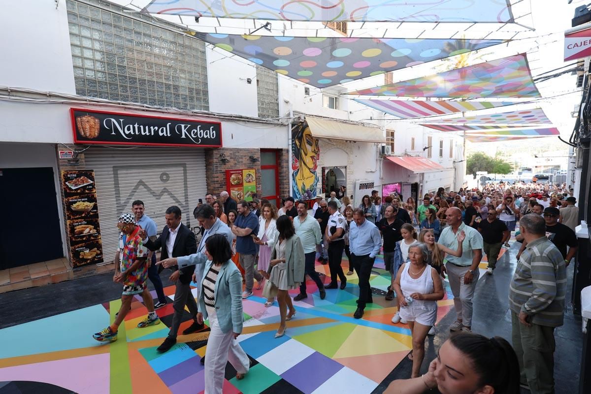Galería: Todas las imágenes de la inauguración del mural de Okuda en Sant Antoni