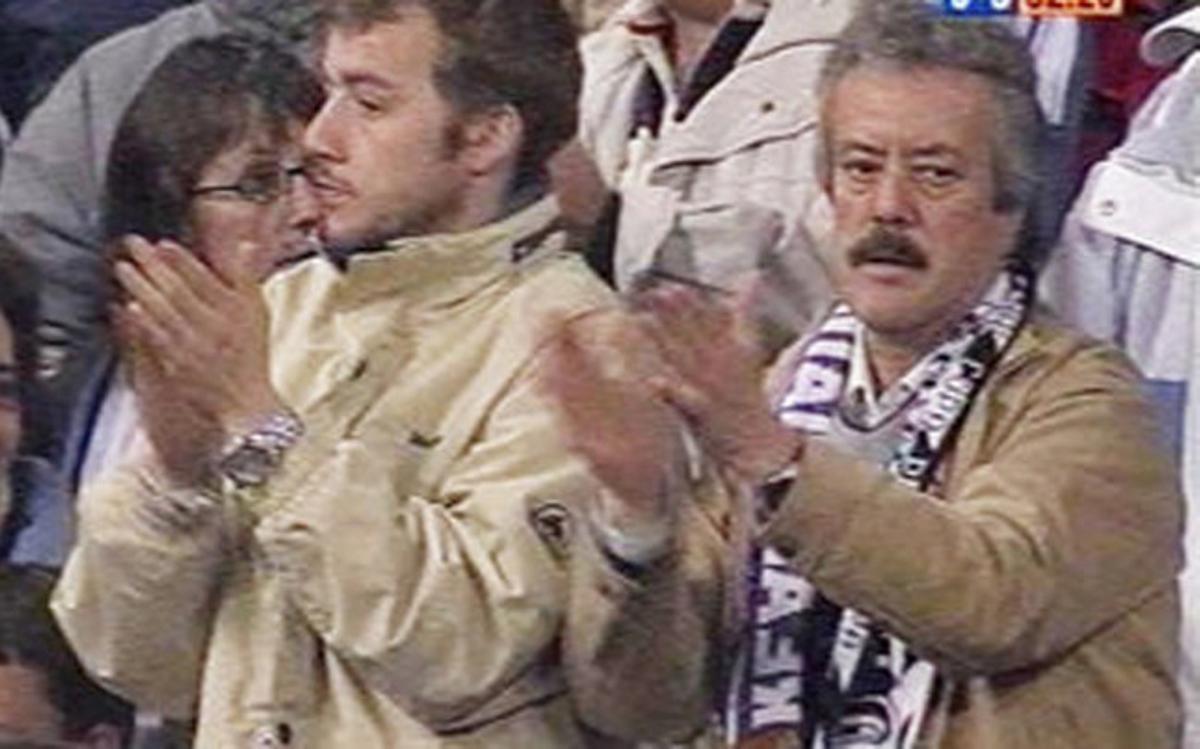 Los aficionados del Bernabéu aplaudieron a Ronaldinho el 19 de noviembre de 2005.