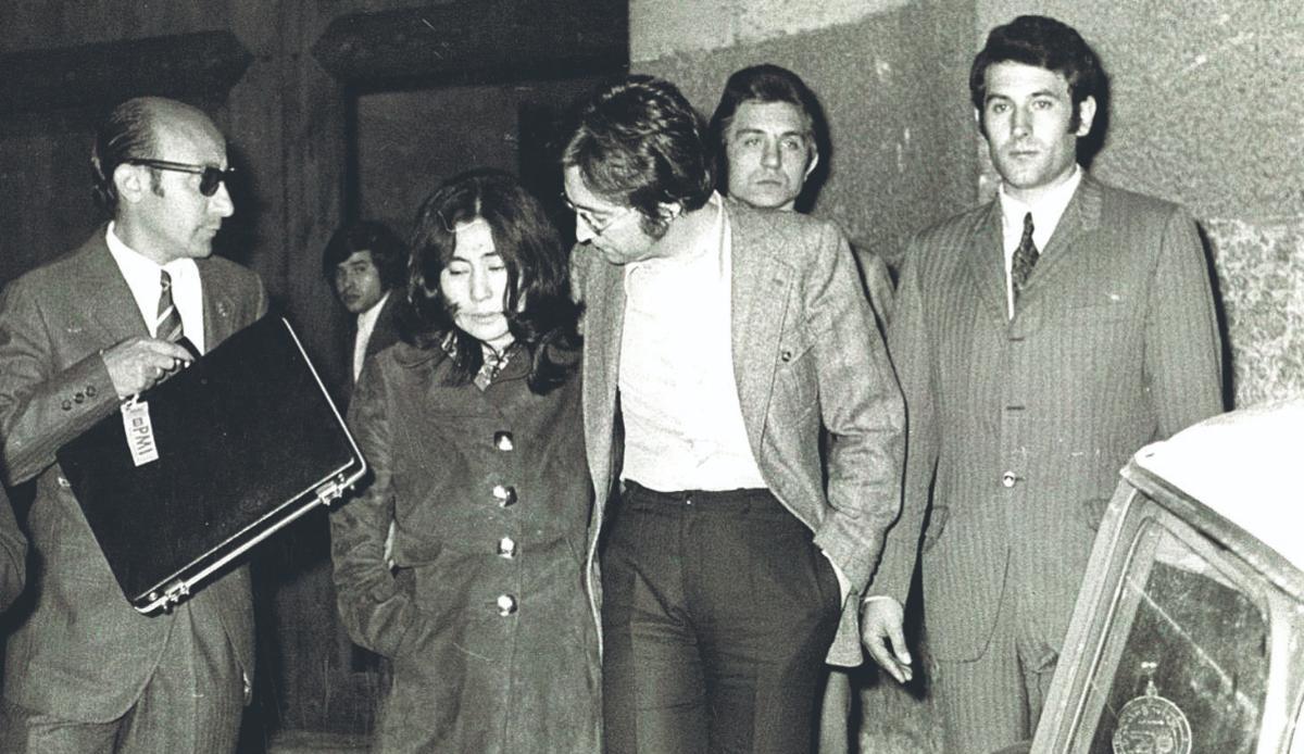Lennon y Ono, a la salida de los juzgados mallorquines. | TORTELLÓ