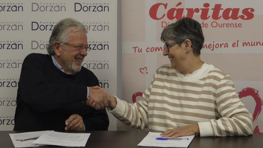 J. Ramón Álvarez y María Tabarés, tras firmar el acuerdo. | R. Cruz | ROI CRUZ