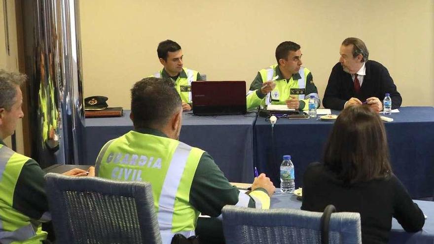 Un momento de la reunión en Santiago entre fiscales de Seguridad Vial y mandos de la Guardia Civil.