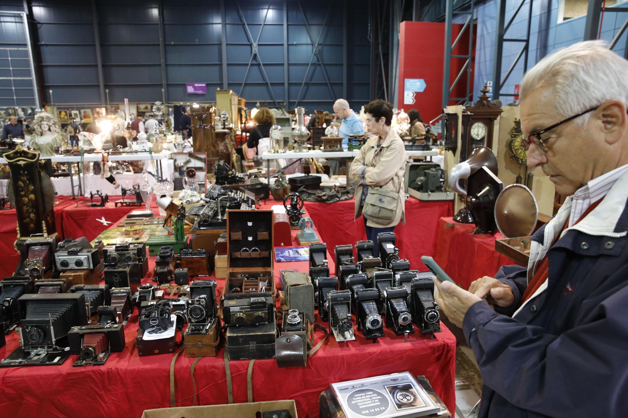 La Feria de Desembalaje y Antigüedades abre sus puertas en Gijón