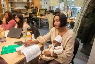 Más de 300 estudiantes mensuales en A Coruña para hacer el examen de extranjería: "Hay mucha demanda"