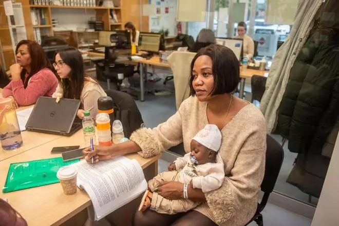 Más de 300 estudiantes mensuales en A Coruña para hacer el examen de extranjería: "Hay mucha demanda"