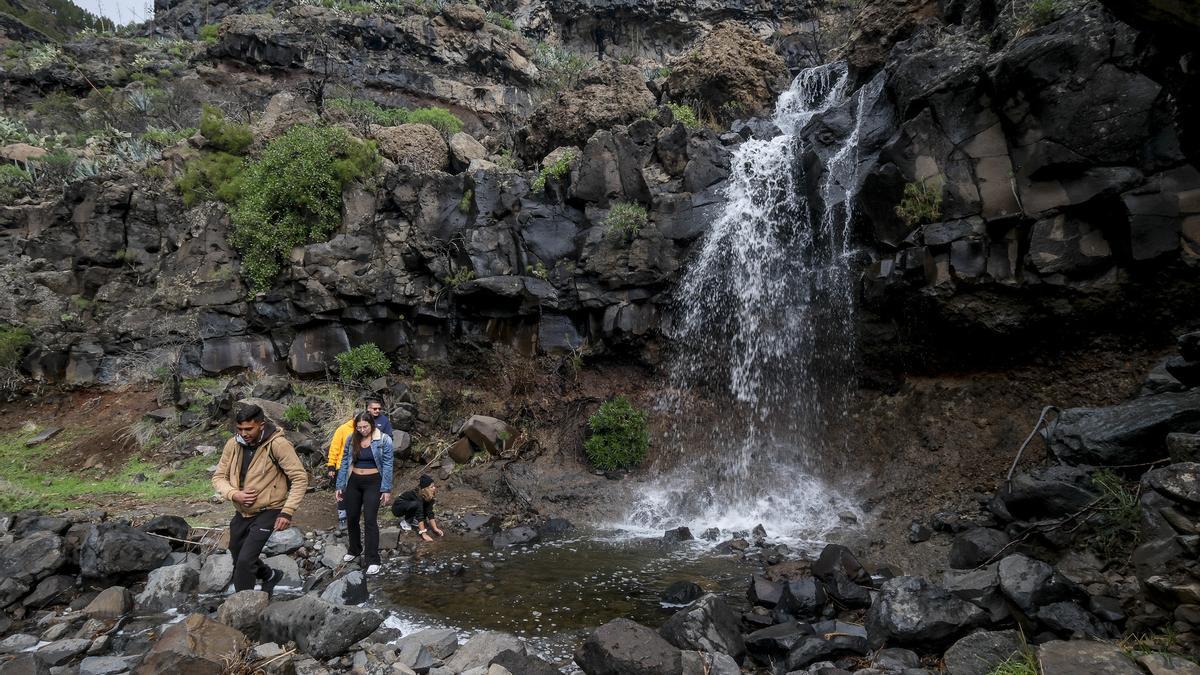 Cinco carreteras cortadas y 2,5 millones de metros cúbios de agua para las presas tras la primera nevada en una década con Emilia Cinco carreteras cortadas y 2,5 millones de metros cúbios de agua para las presas tras la primera nevada en una década con Emilia