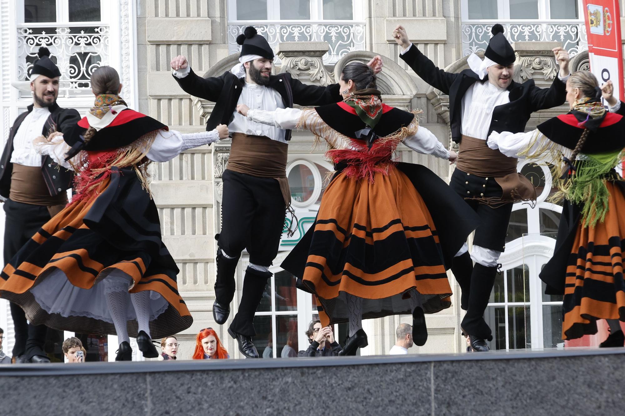 La ciudad se entrega a la música y la danza