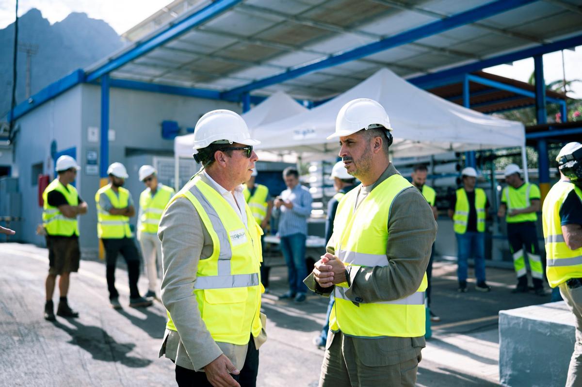El alcalde lagunero, Luis Yeray Gutiérrez, en las instalaciones de Teidagua.