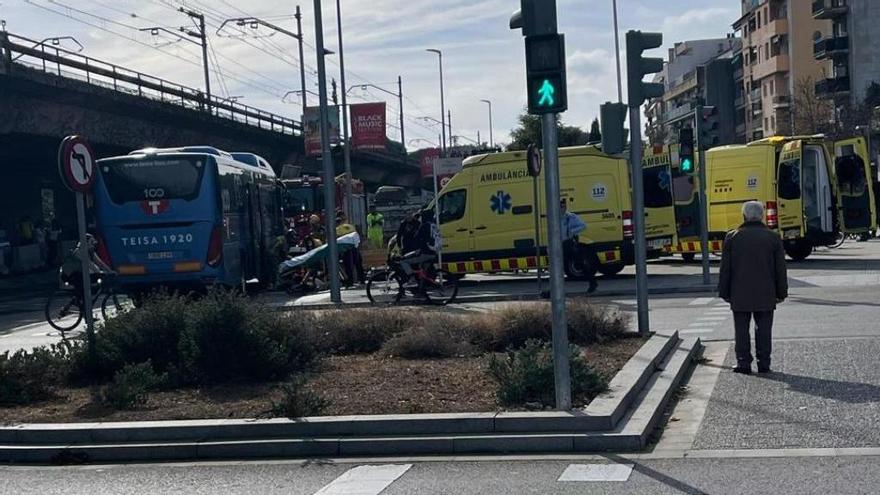 Dues persones resulten ferides en un atropellament a la Plaça Europa de Girona