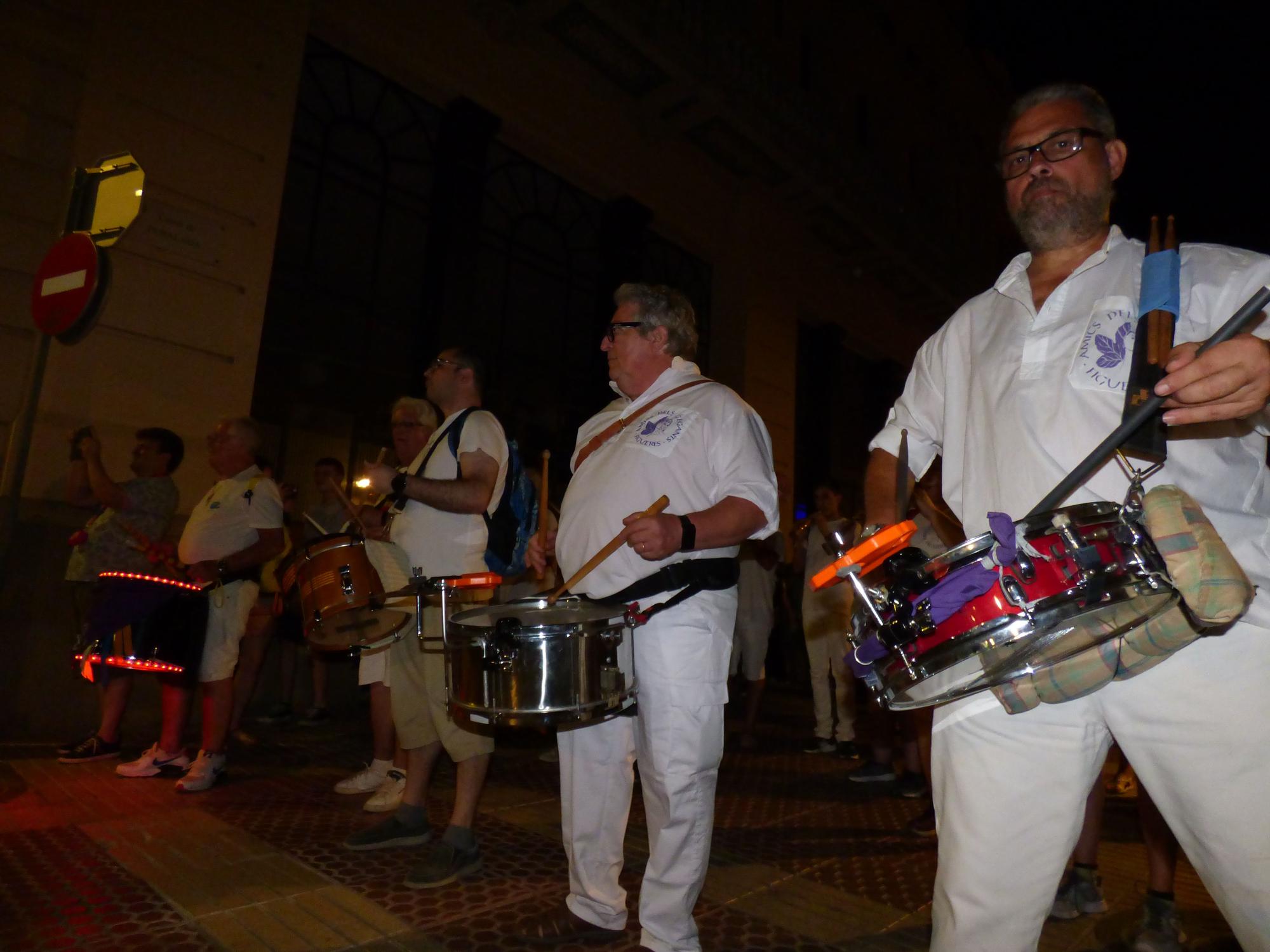 La desfilada de bestiari popular omple els carrers de Figueres